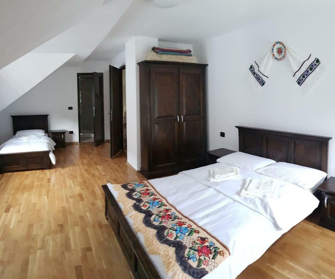 Casa Fratii Mat Hotel Moisei Ngoại thất bức ảnh